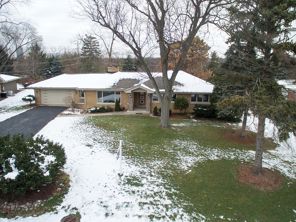 1st image of 7 Meadowood Dr