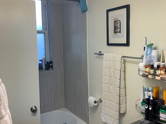 2nd image of 511-513 W Belmont Ave #232