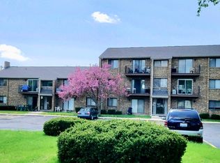 1779 Rand Rd APT 2B, Des Plaines, IL 60016