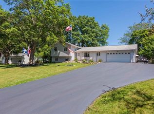 132 Campfire Rd N, Henrietta, NY 14467