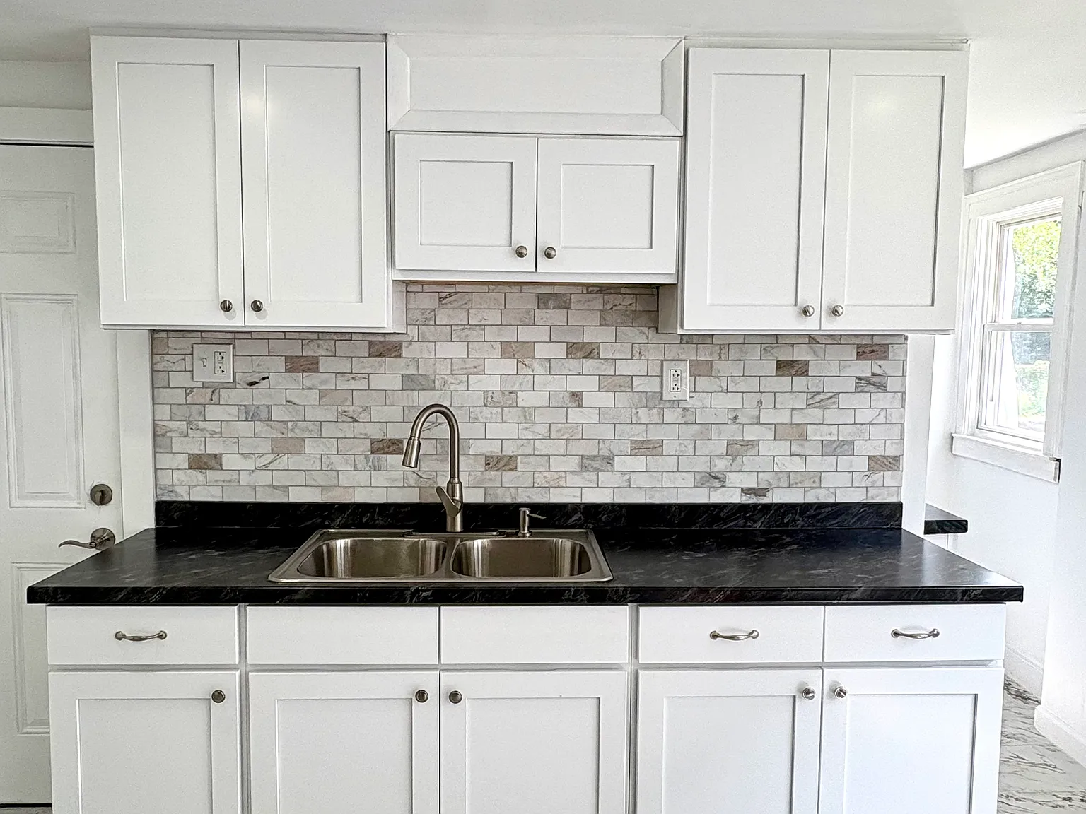 3 bed, 1250 sqft, $2,100 — Photo 4
