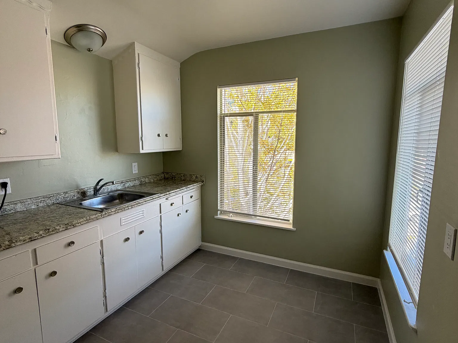 2 bed, 700 sqft, $2,395 — Photo 1