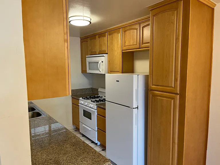 831 3rd St #2-203 — Photo 9
