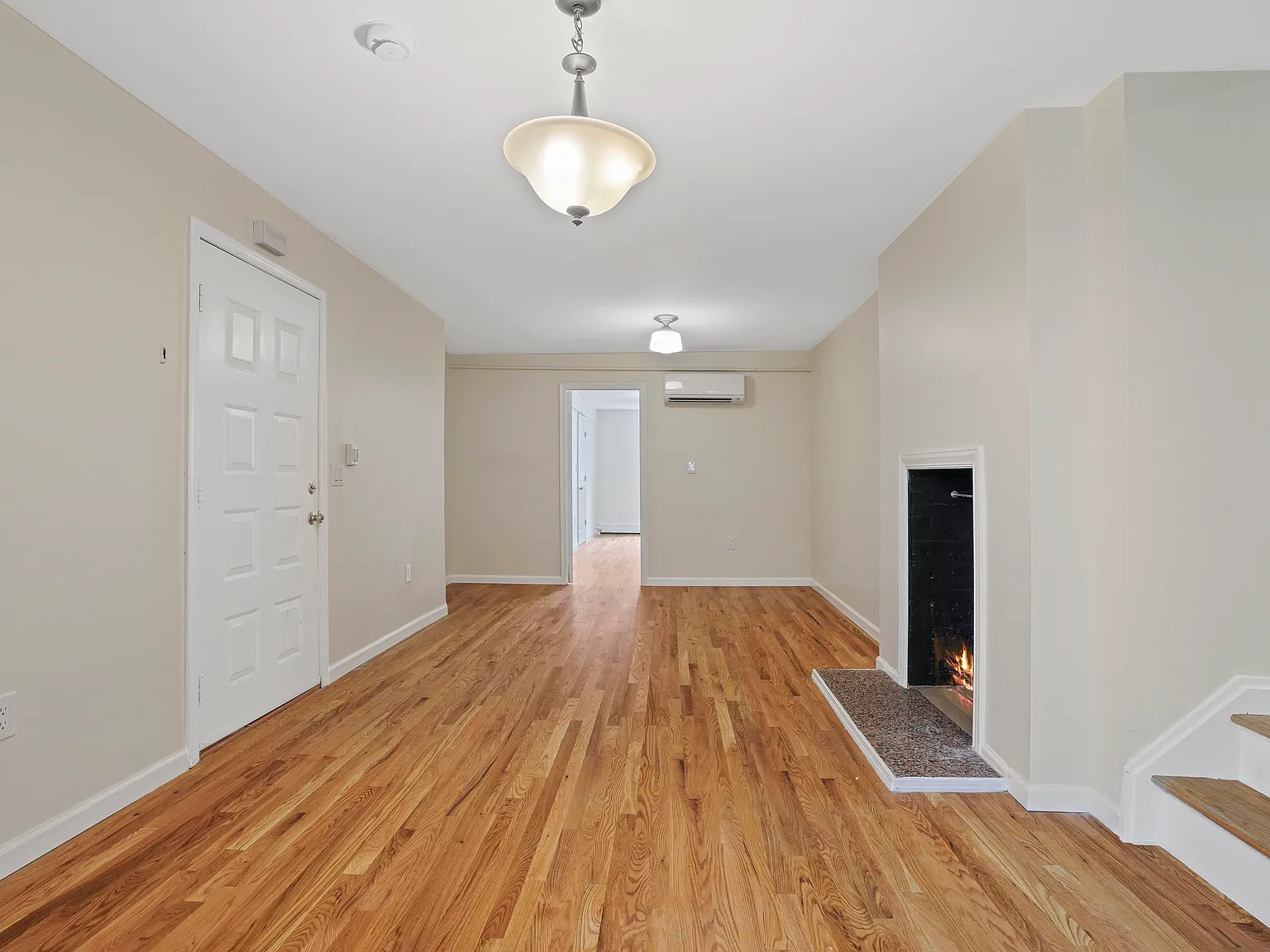 16 Russell Street — Photo 2