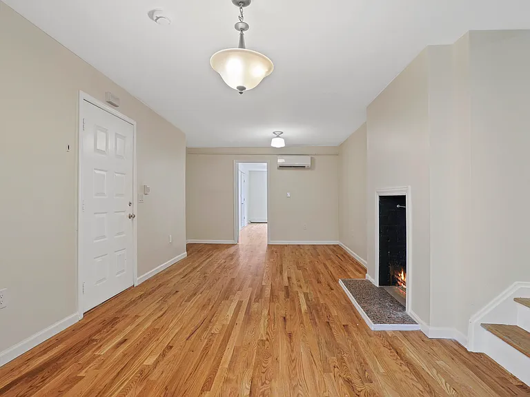 16 Russell St #GROUND-FLOOR — Photo 2