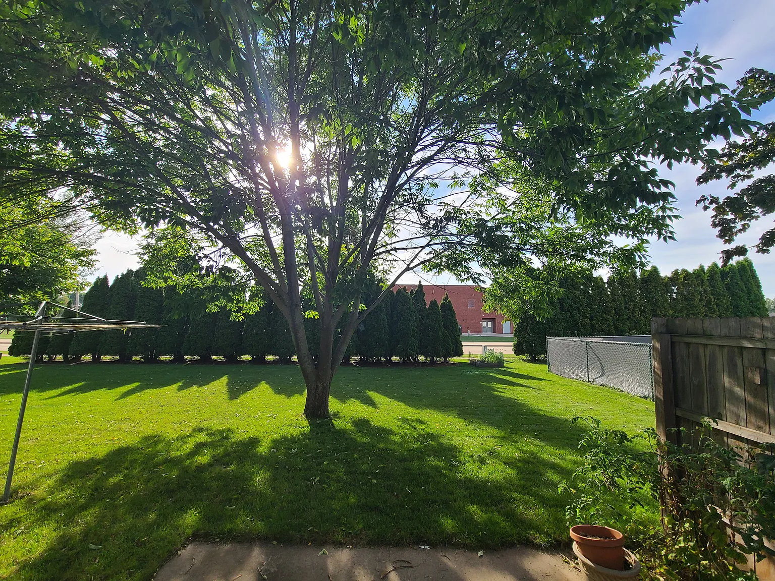 3 bed, 1955 sqft, $1,850 — Photo 2