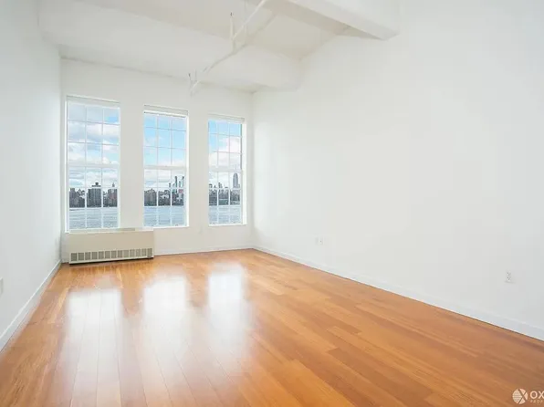 184 Kent Avenue image 1 of 8