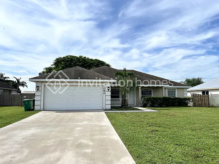 1080 SW McCoy Ave — Photo 1
