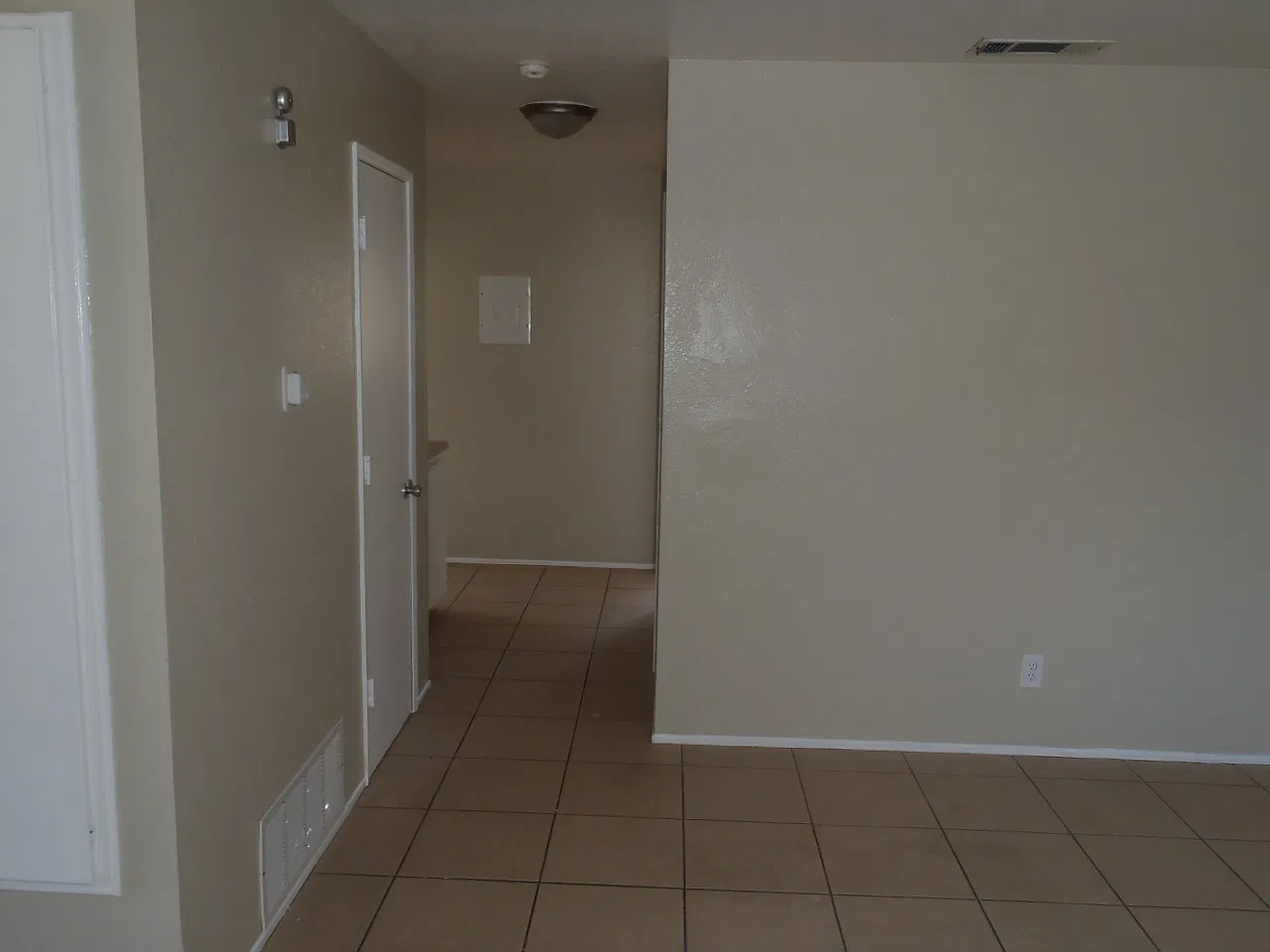2 bed, 950 sqft, $1,825 — Photo 3