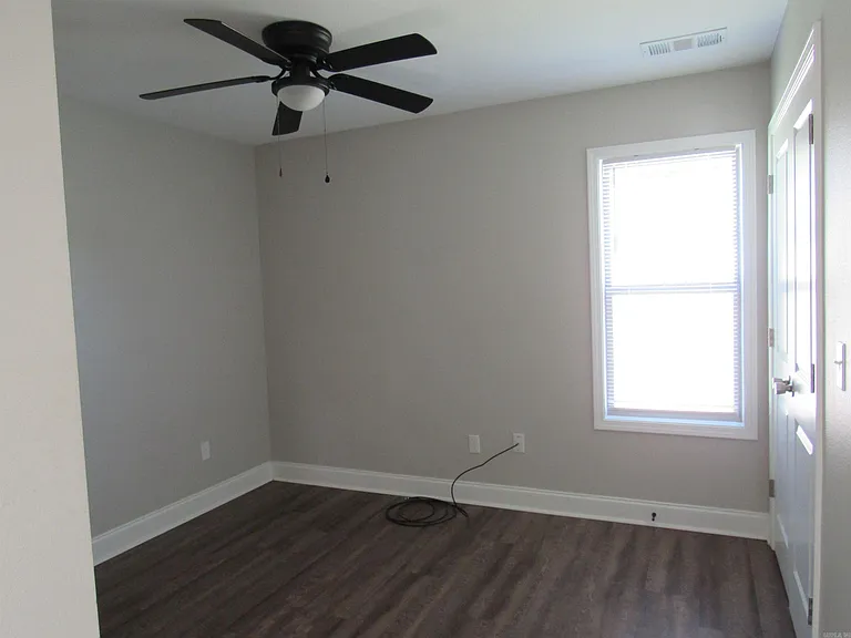 1516 Stamps St — Photo 4