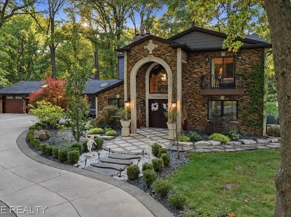 1258 Priscilla Ln, Rochester Hills, MI 48309