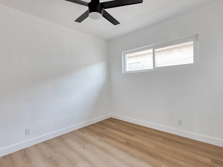 15741 Blaine Ave — Photo 9