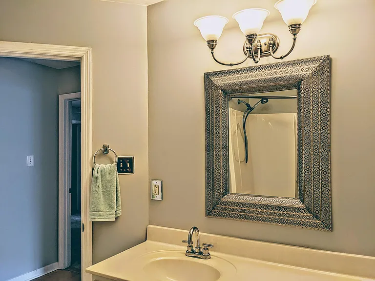 2045 Shoreline Dr — Photo 9
