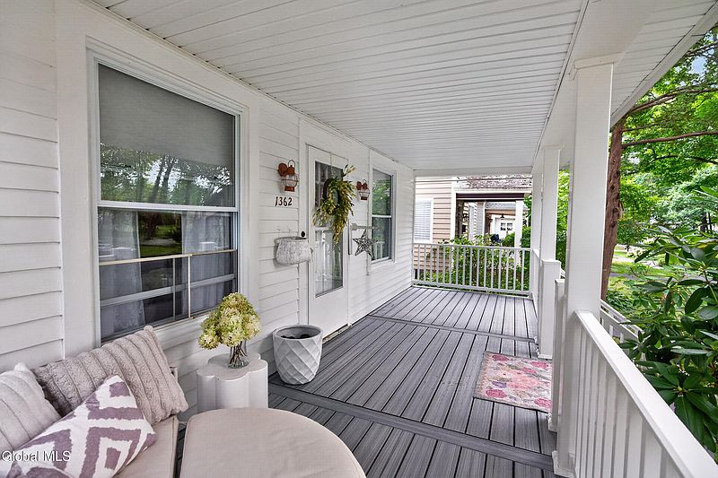 4th image of 1362 Myron Street