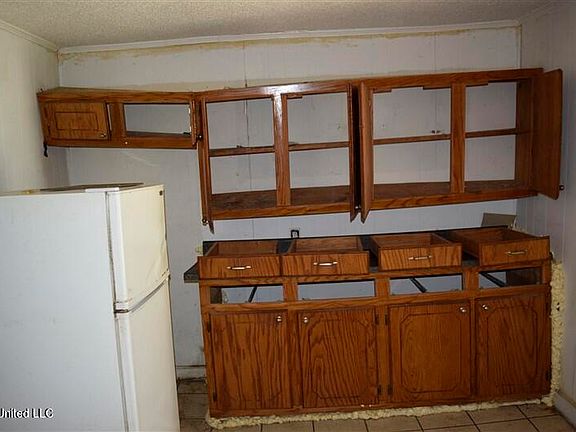 2nd image of 617 Mississippi St