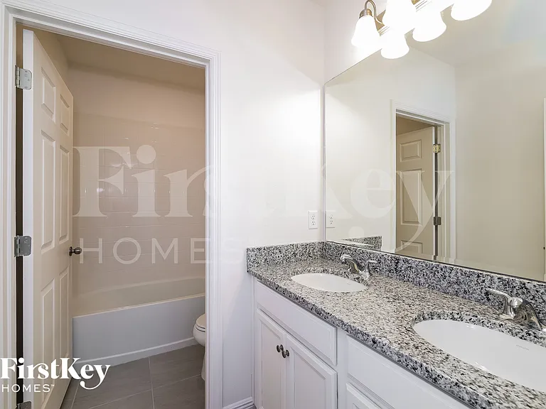 1100 Cavender Creek Rd — Photo 13