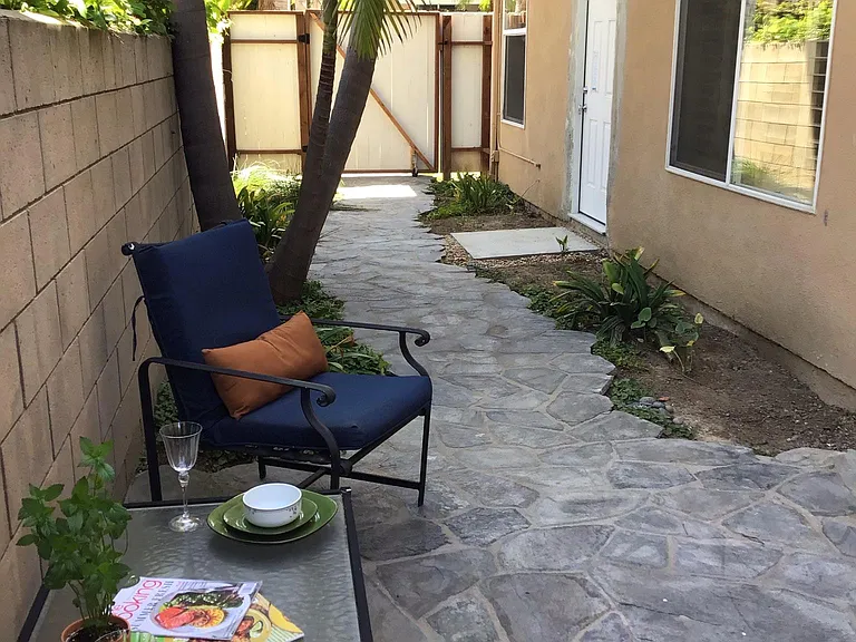 6832 Livingston Dr — Photo 3