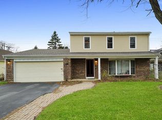 882 Pontiac Ln, Carol Stream, IL 60188