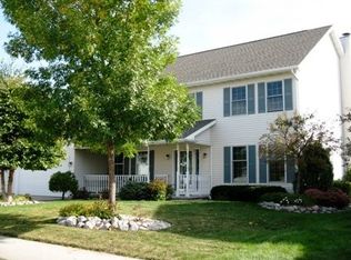 4532 N Windingbrook Dr, Appleton, WI 54913