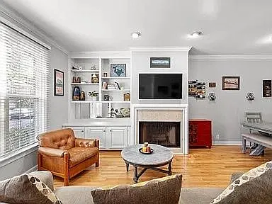 2 bed, 1212 sqft, $1,950 — Photo 2