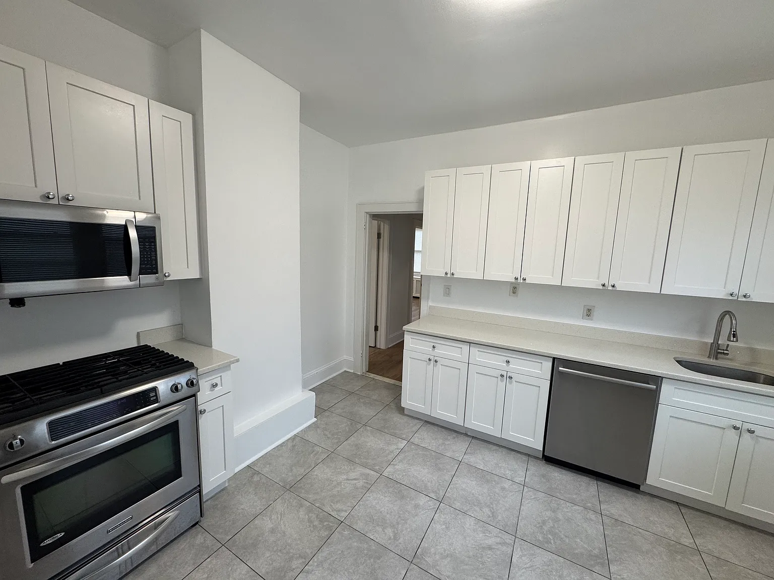 2 bed, 800 sqft, $2,900 — Photo 4