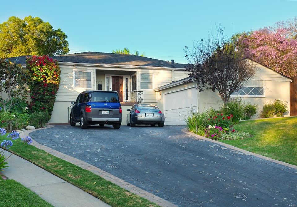 Front of house and driveway