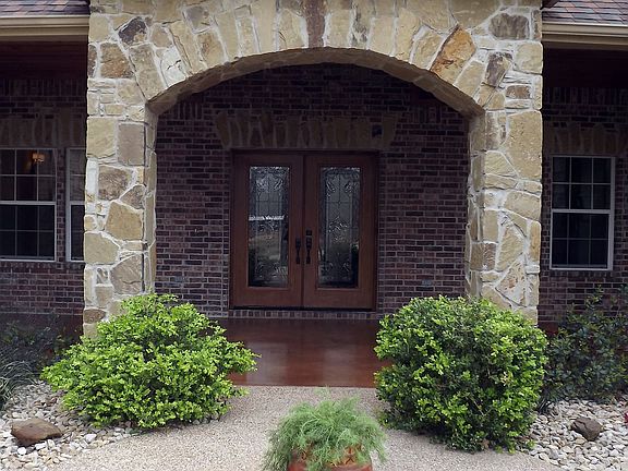 Inviting Courtyard 