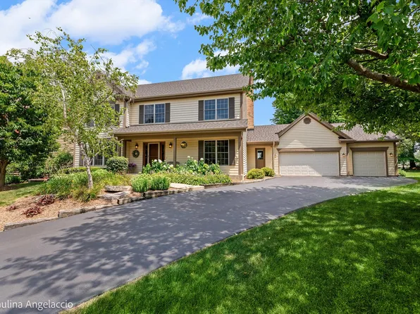 3 Patriot Ct, Cary, IL 60013