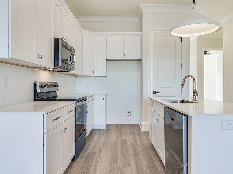 102 Perth Pl — Photo 15