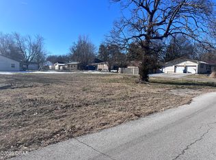Hazel Ave, Carthage, MO 64836