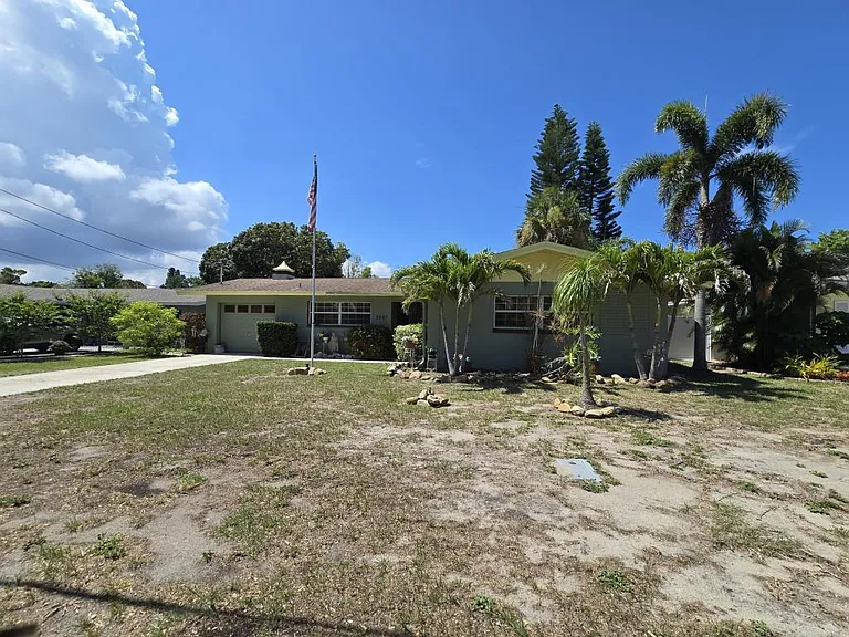 2887 Bel Forest Dr — Photo 2
