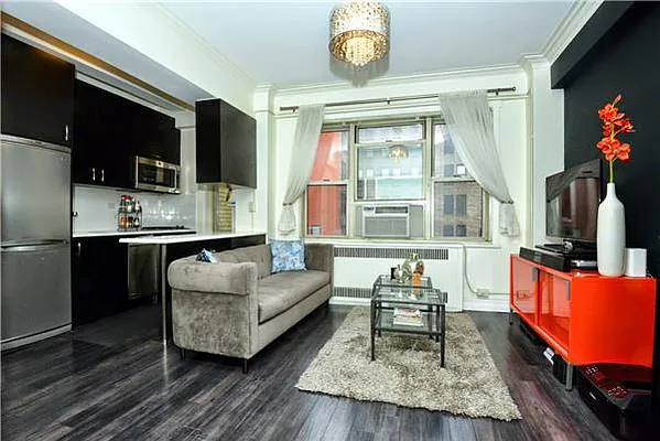 Sold by Siderow Residential Group | media 12