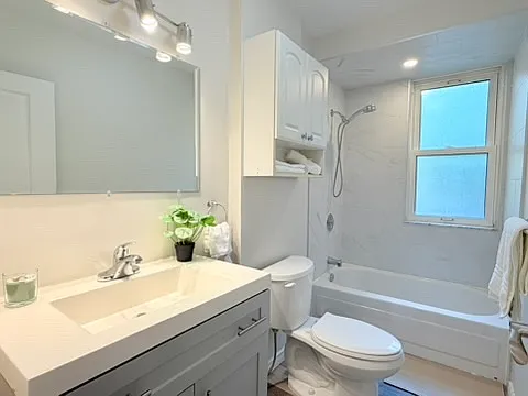 686 Lincoln Rd #2 — Photo 3