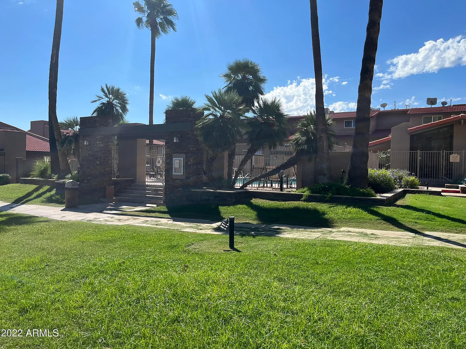 2 bed, 2.5 bath, 1517 sqft, $3,300 — Photo 4