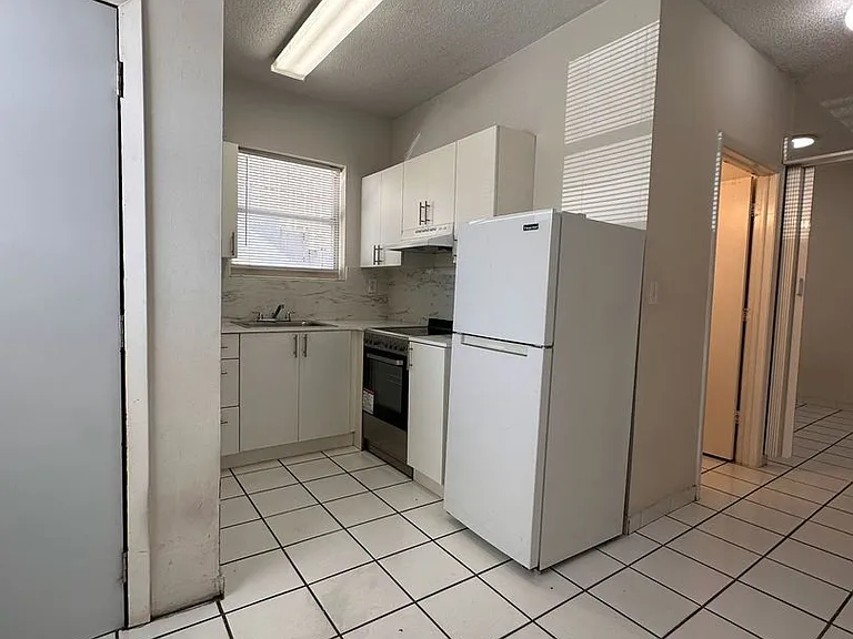 Kina Hialeah Apartments — Photo 13