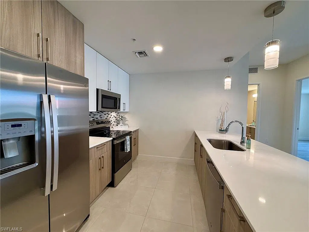 3 bed, 2.0 bath, 1338 sqft, $3,400 — Photo 3