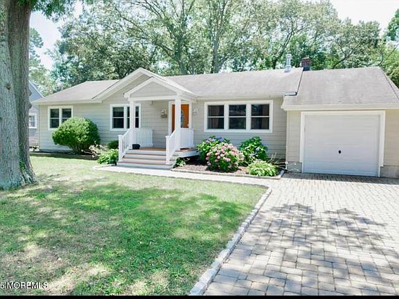 2nd image of 812 Woodwild Dr
