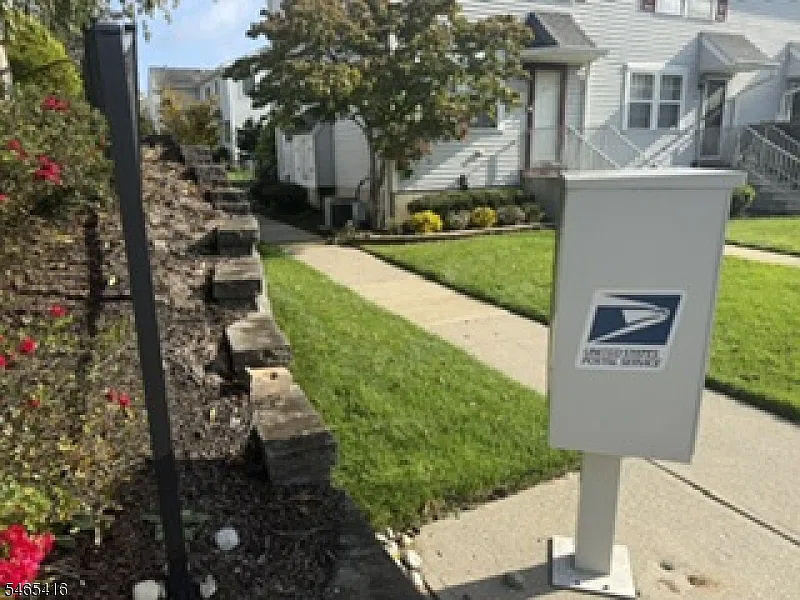 1 bed, 1.5 bath, $2,000 — Photo 4