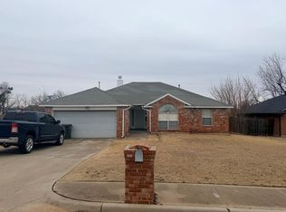 903 Queens Cir, Edmond, OK 73034