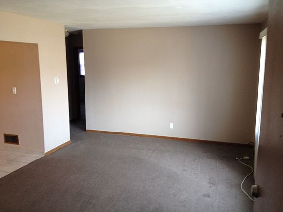 5th image of 3221 Holiday Dr APT 1