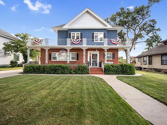 2nd image of 814 Raton Ave