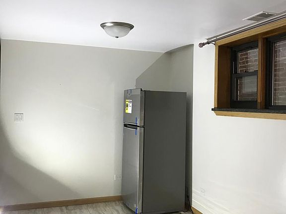 3rd image of 3039 S Canal St #1