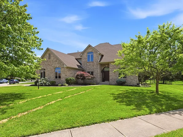 3256 Waterside Ct, Greenwood, IN 46143