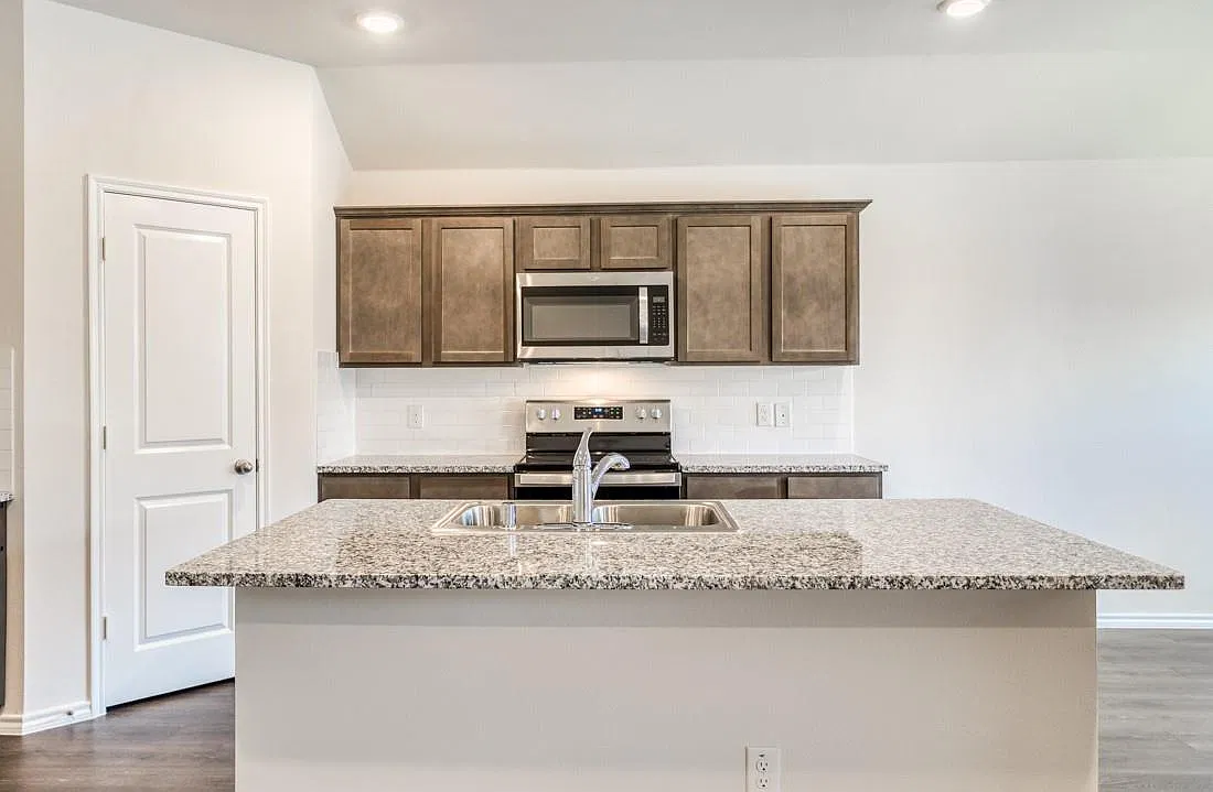 4 bed, 1702 sqft, $2,570 — Photo 4