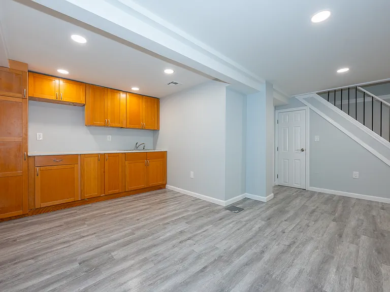 47 Pleasant Ave — Photo 28