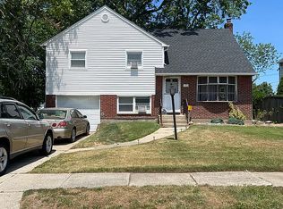 1 Edgewood Gate, Plainview, NY 11803