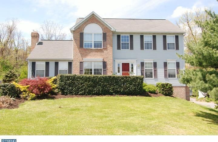 1st image of 10 Ariel Dr