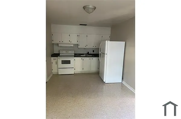 Building Photo - 6655 Wesley Dr