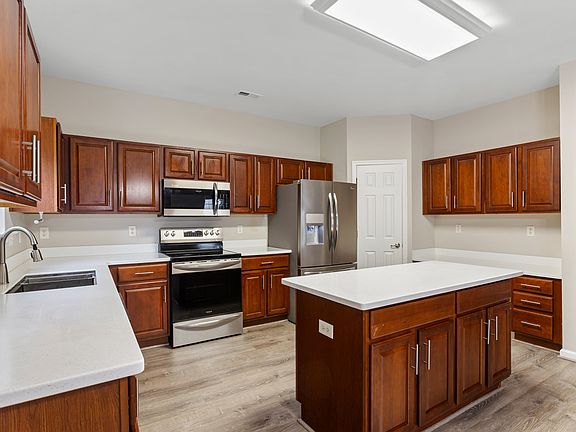 5th image of 322 Bexley Park Way