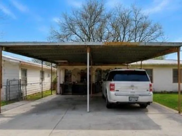 513 Scott St, Tye, TX 79563